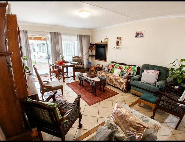 3 BEDROOM HOUSE FOR SALE IN FRAAIUITSIG